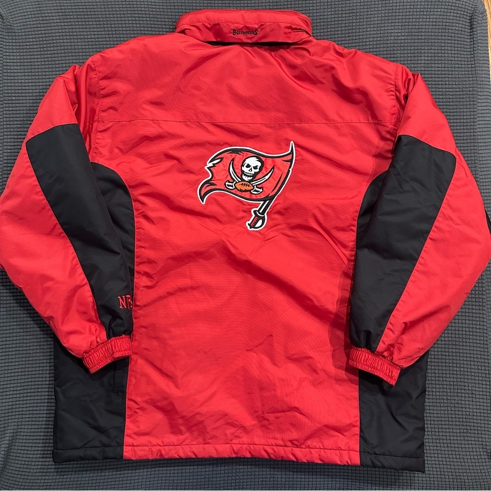 Tampa Bay Buccaneers NFL Red Black Insulated Jacket XL Hooded Zip Pockets - Picture 12 of 15